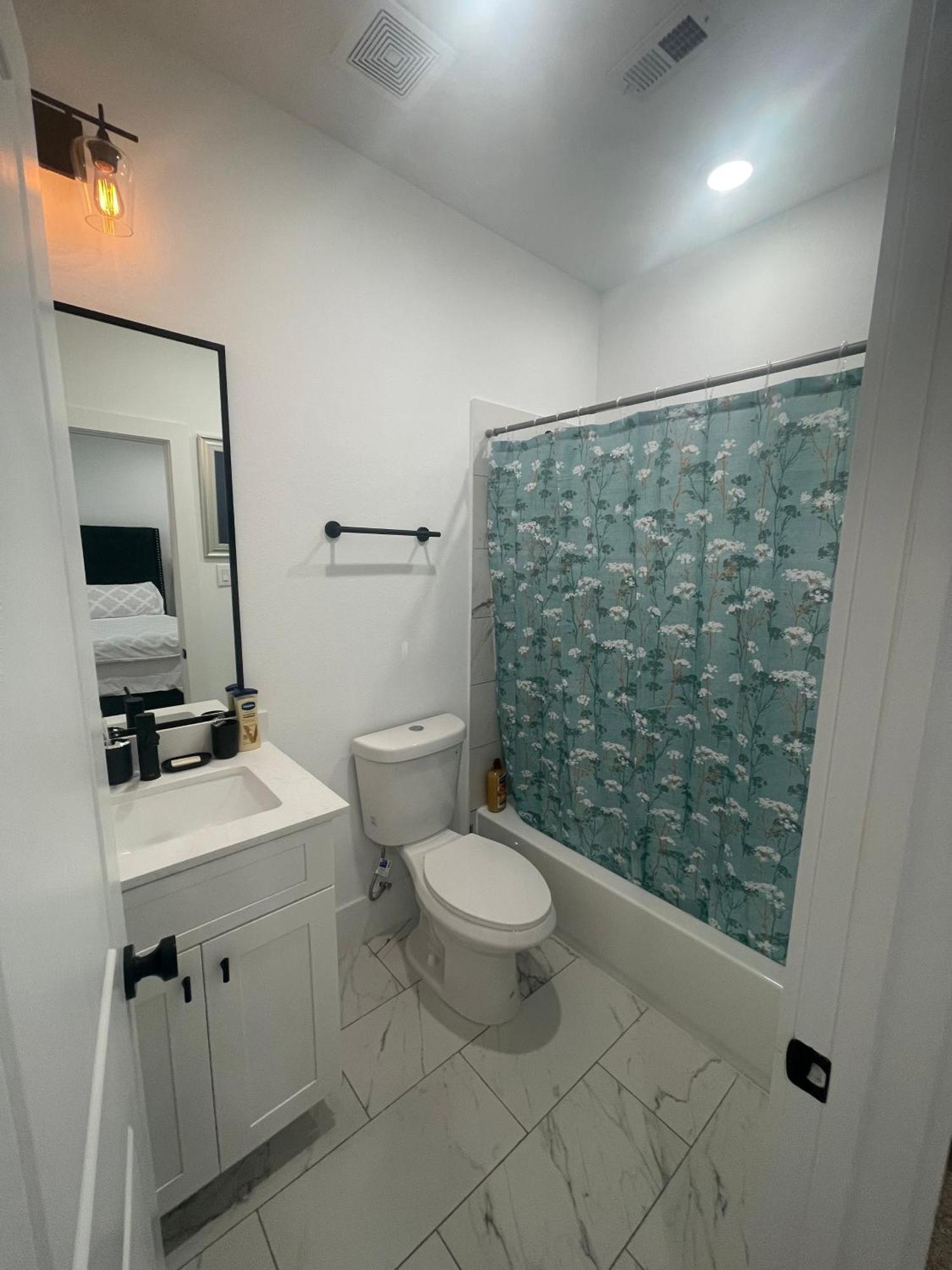 Comfortable 3 Bedroom - Heart Of Texas Medical Center Х'юстон Екстер'єр фото